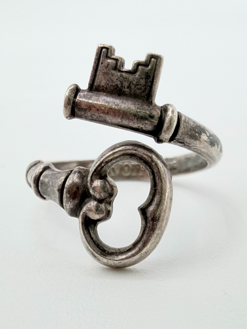 Vintage Avon Sterling Silver Skeleton Key Bypass Ring Size 8.25 1976